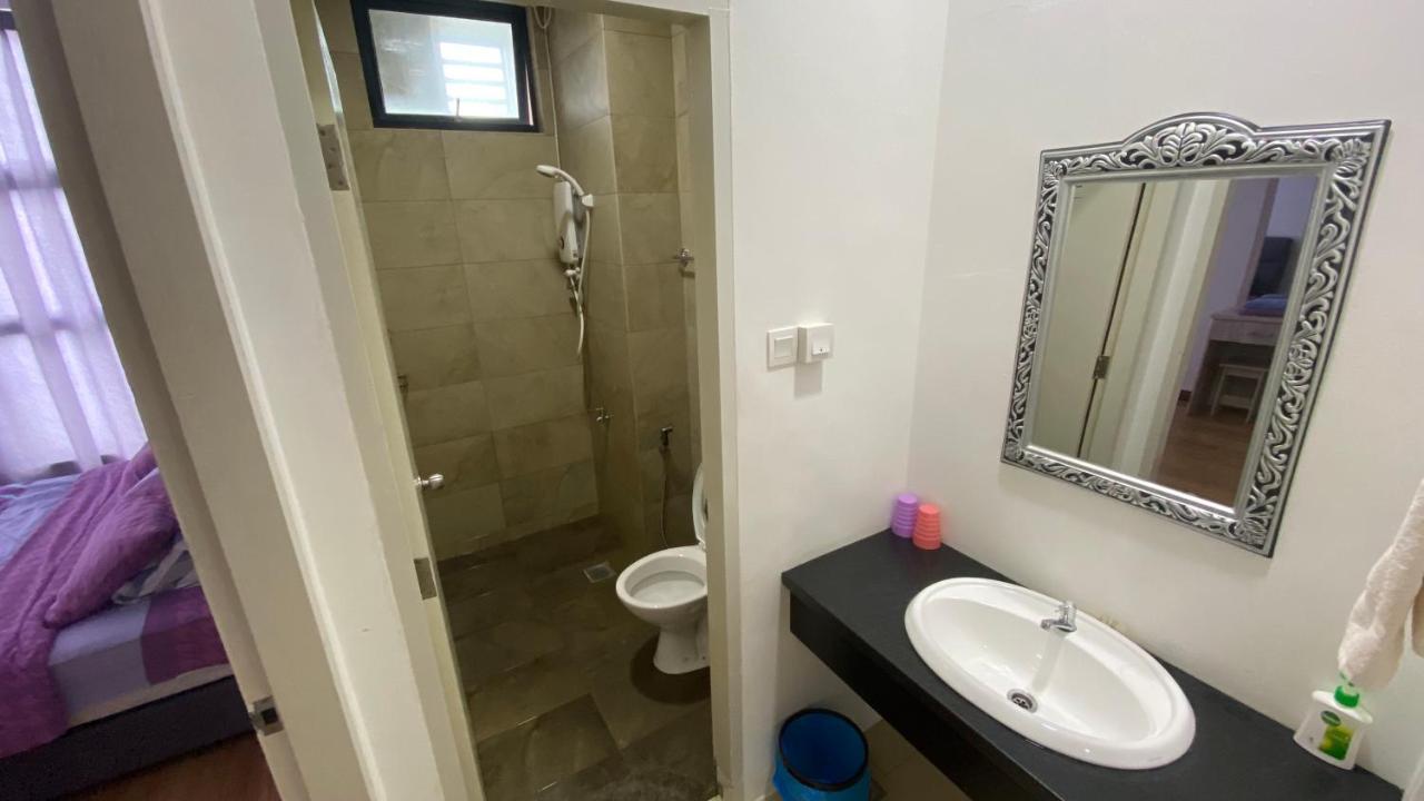 Roxy Apartment Kuching Exterior photo