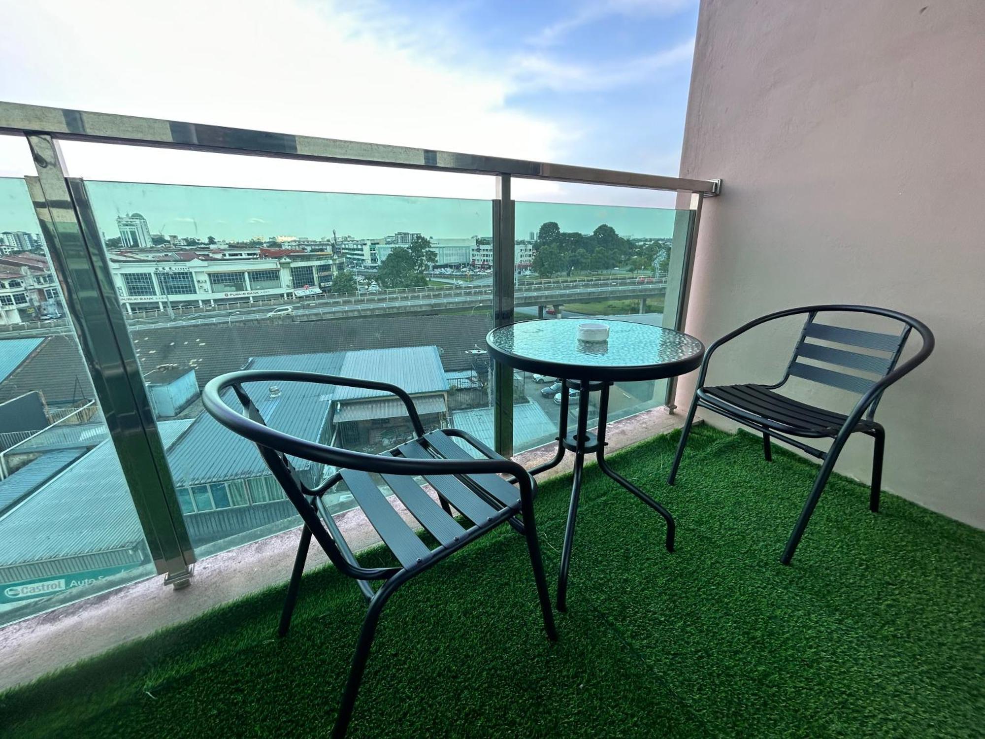 Roxy Apartment Kuching Exterior photo