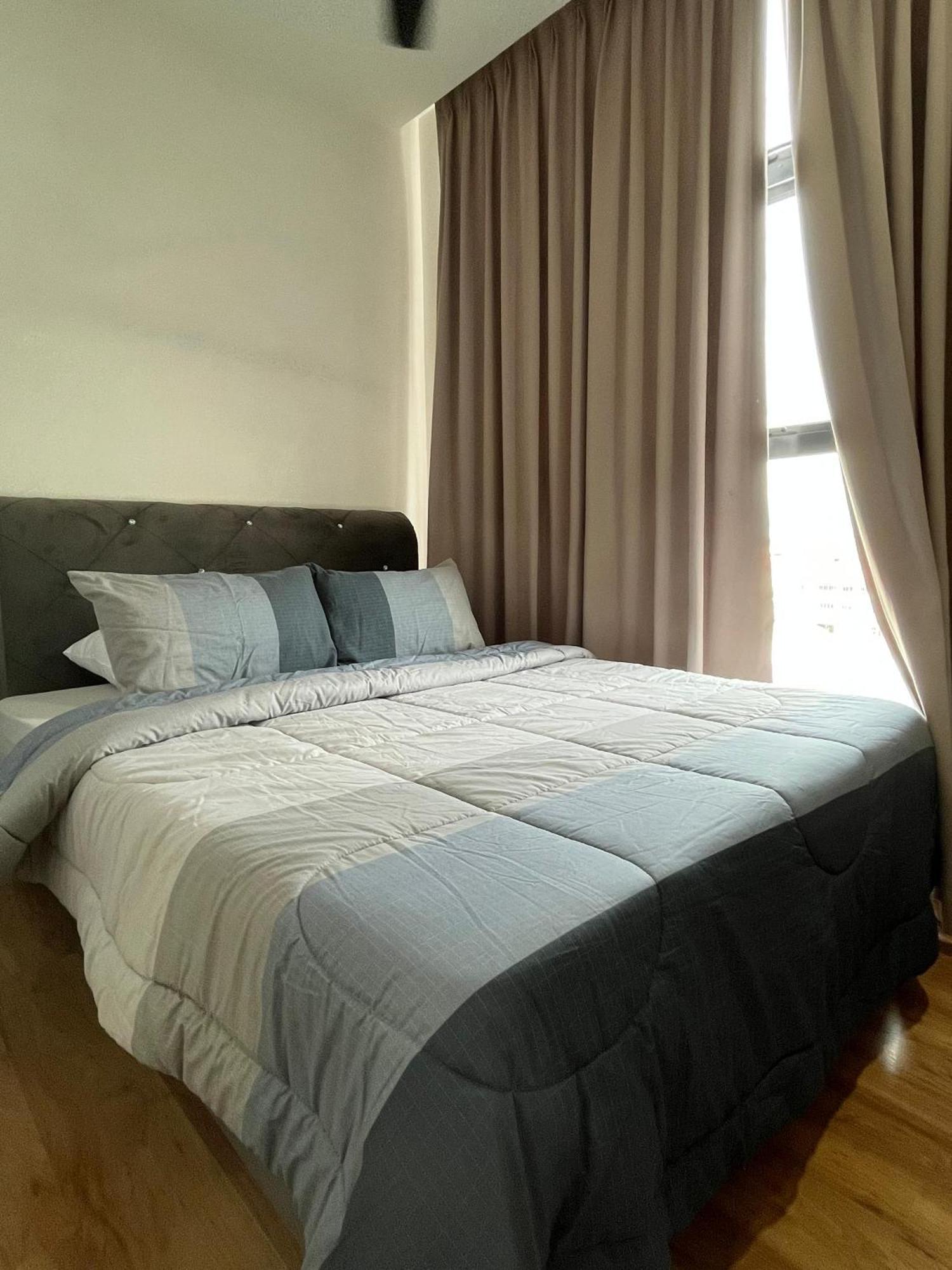 Roxy Apartment Kuching Exterior photo