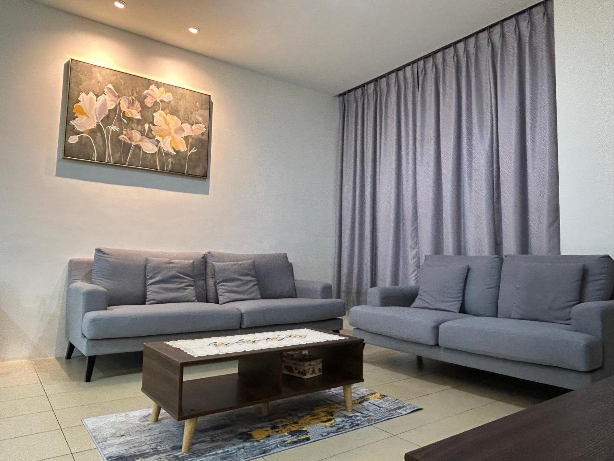 Roxy Apartment Kuching Exterior photo